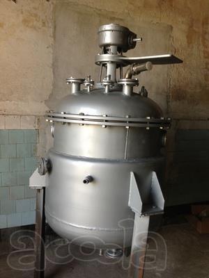 Продам котел варочный (вакуум-аппарат) с мешалкой и паровым нагревом.