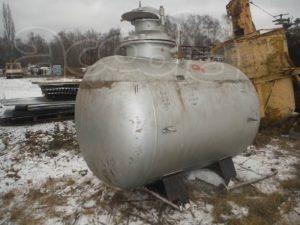 Ёмкость нержавеющая, объём - 3,2 куб.м., горизонтальная, толстостенная