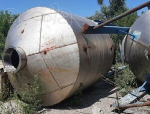 Ёмкости нержавеющие, объём -15 куб.м., вертикальные