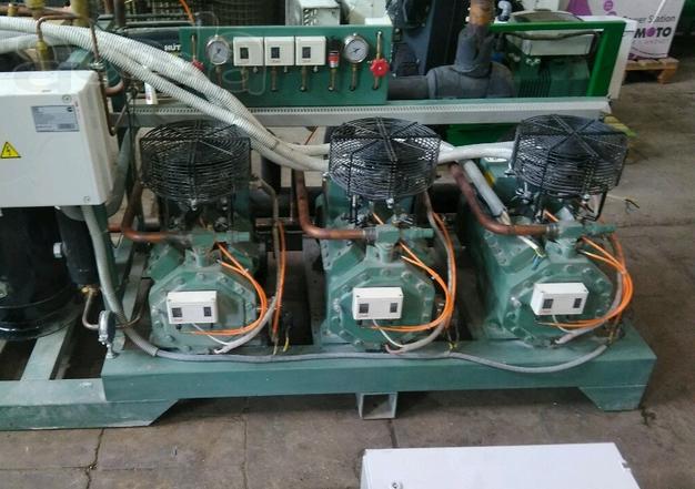 Продам холодильную установку б/у низкотемпературную на 3-ёх компрессорах Bitzer 4TCS.8.2
